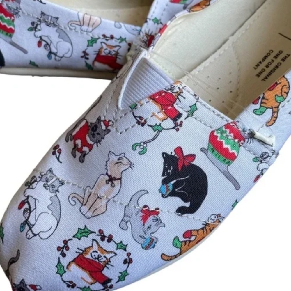 Tom's Christmas Cat 7 Holiday‎ Shoes - Picture 3 of 5